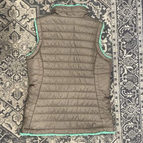 The North Face Girls Reversible Vest - Picture 6 of 6